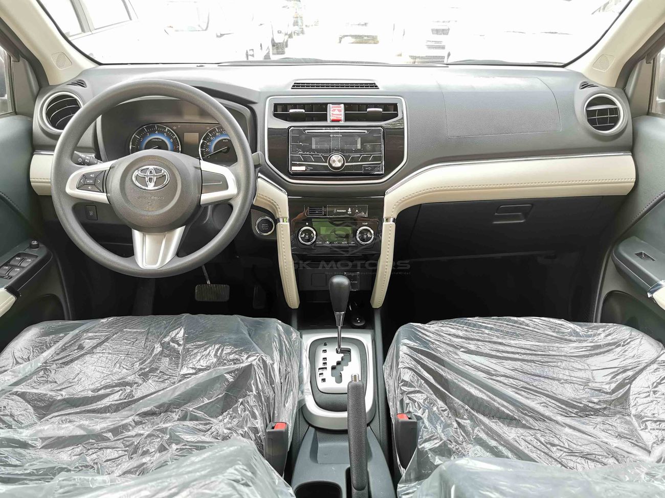 Toyota Rush 1.5L Petrol, 17" Rims, Roof A/C Ventilator, Front Defogger Control, Fabric Seat (CODE # TRGC04)