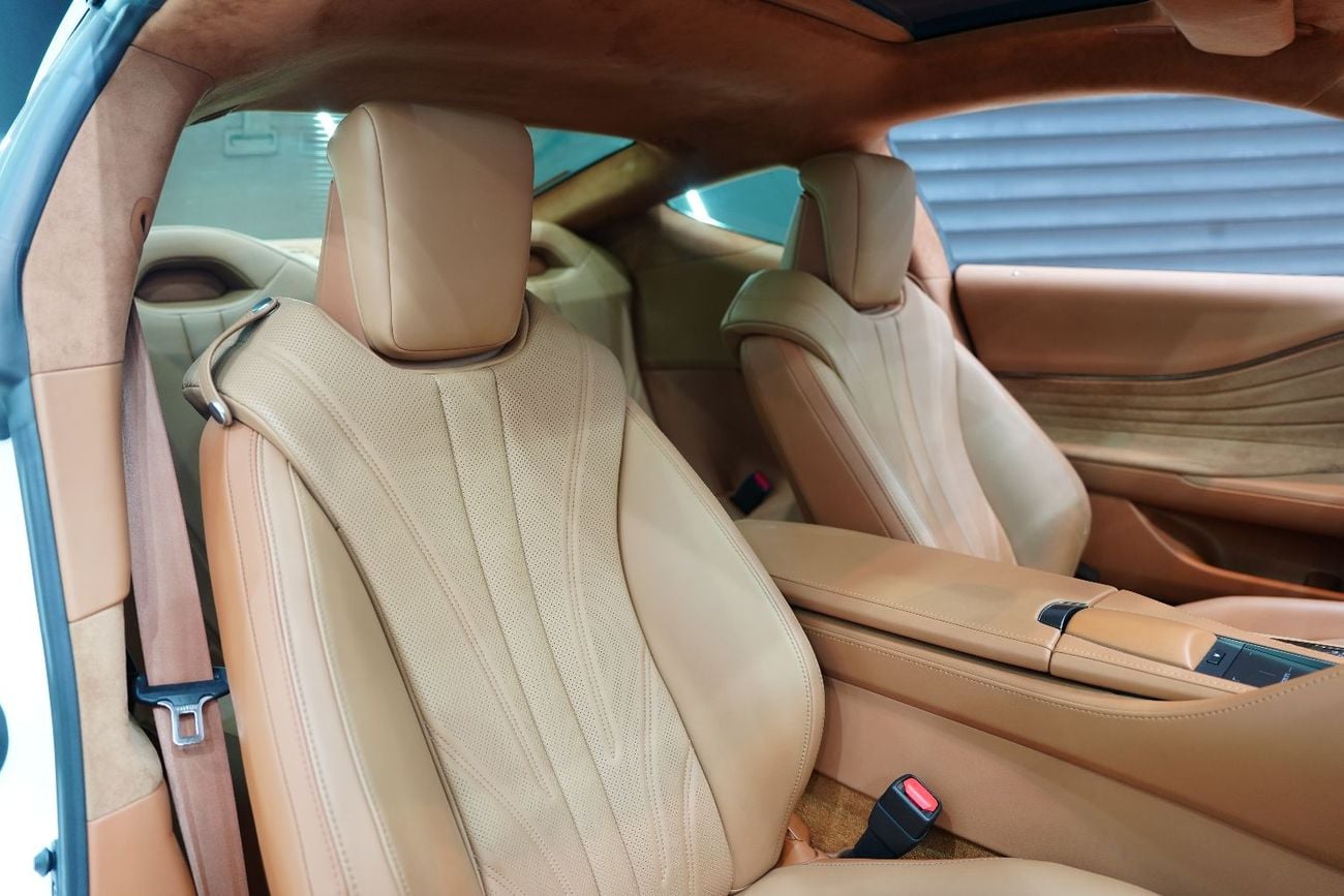 لكزس LC 500 Mark Levinson Audio, Ultra White, Tan Interior, 471 HP V8, GCC Specs!!