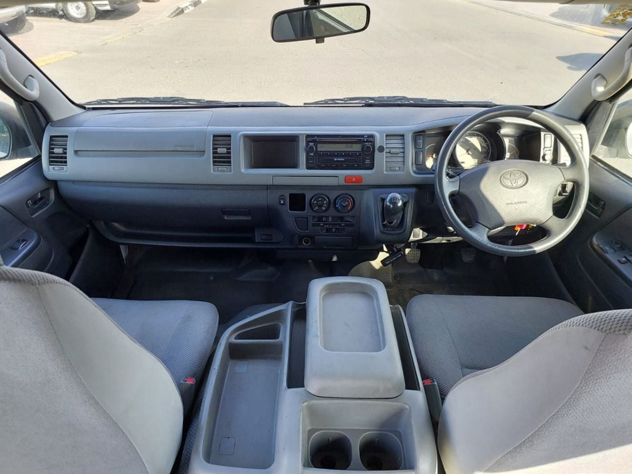 تويوتا هاياس TOYOTA HIACE COMMUTER VAN RHD 2006 MODEL 2.5 L DIESEL MANUAL(PM15390)