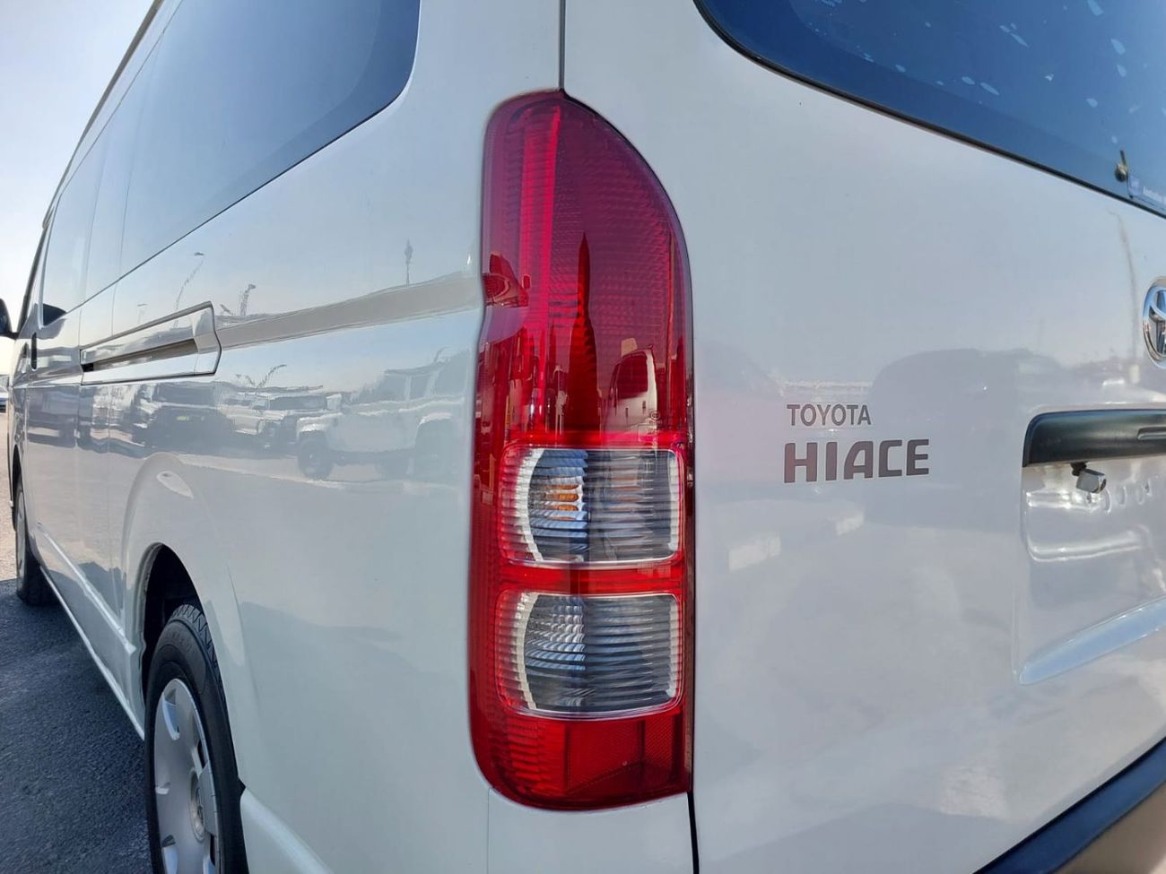 Toyota Hiace TOYOTA HIACE COMMUTER VAN RHD 2012 MODEL 3.0 L DIESEL AUTOMATIC(PM13847)