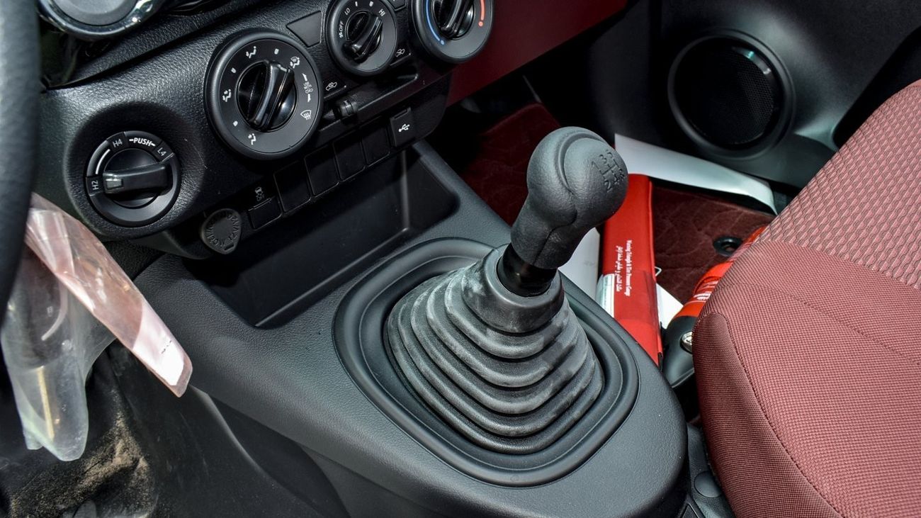 Toyota Hilux 2.7L Single Cabin M/T 4WD