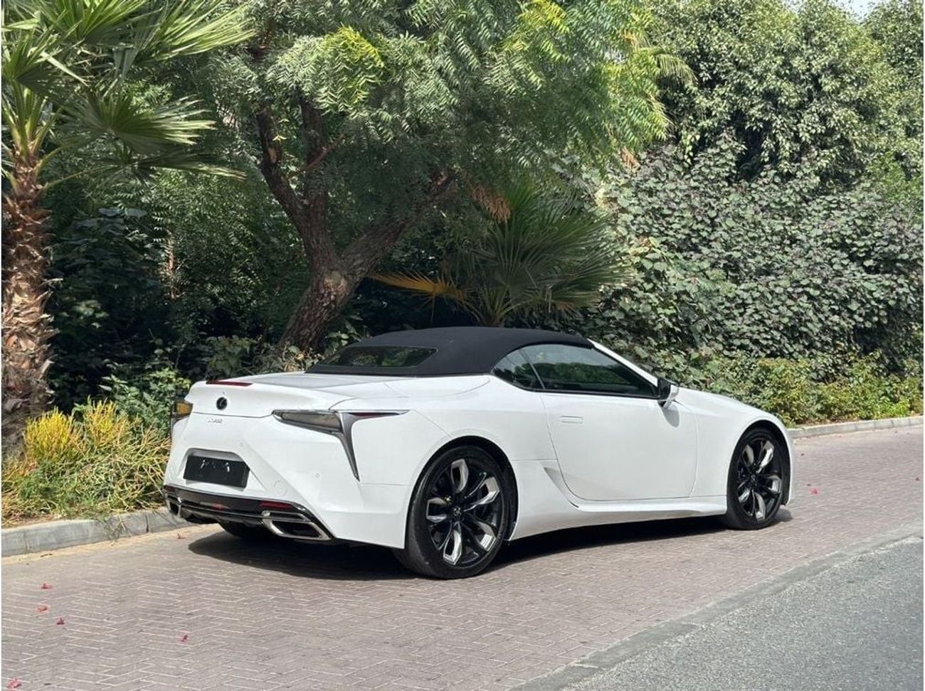 لكزس LC500 كابريوليه Titanium  5.0L Lexus LC500 Convertible Titanium 5.0L Titanium 5.0L | 2024 | Zero Km | V8 471 HP | Wa