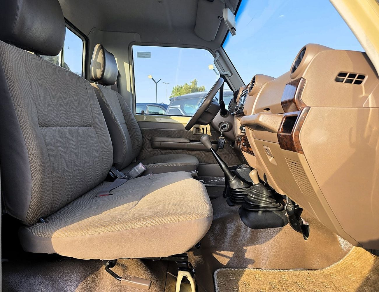 Toyota Land Cruiser Pick Up LX AC PWR OPT Toyota Land Cruiser PickUp S.C LX 4.0L M/T AWD Gcc Biege Color 2012 Model