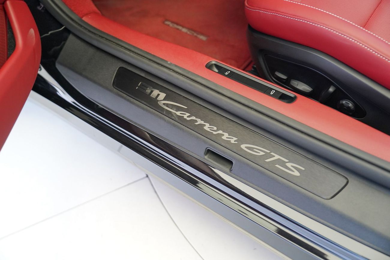 بورش 911 Carrera GTS 3.0L (450 HP) Convertible