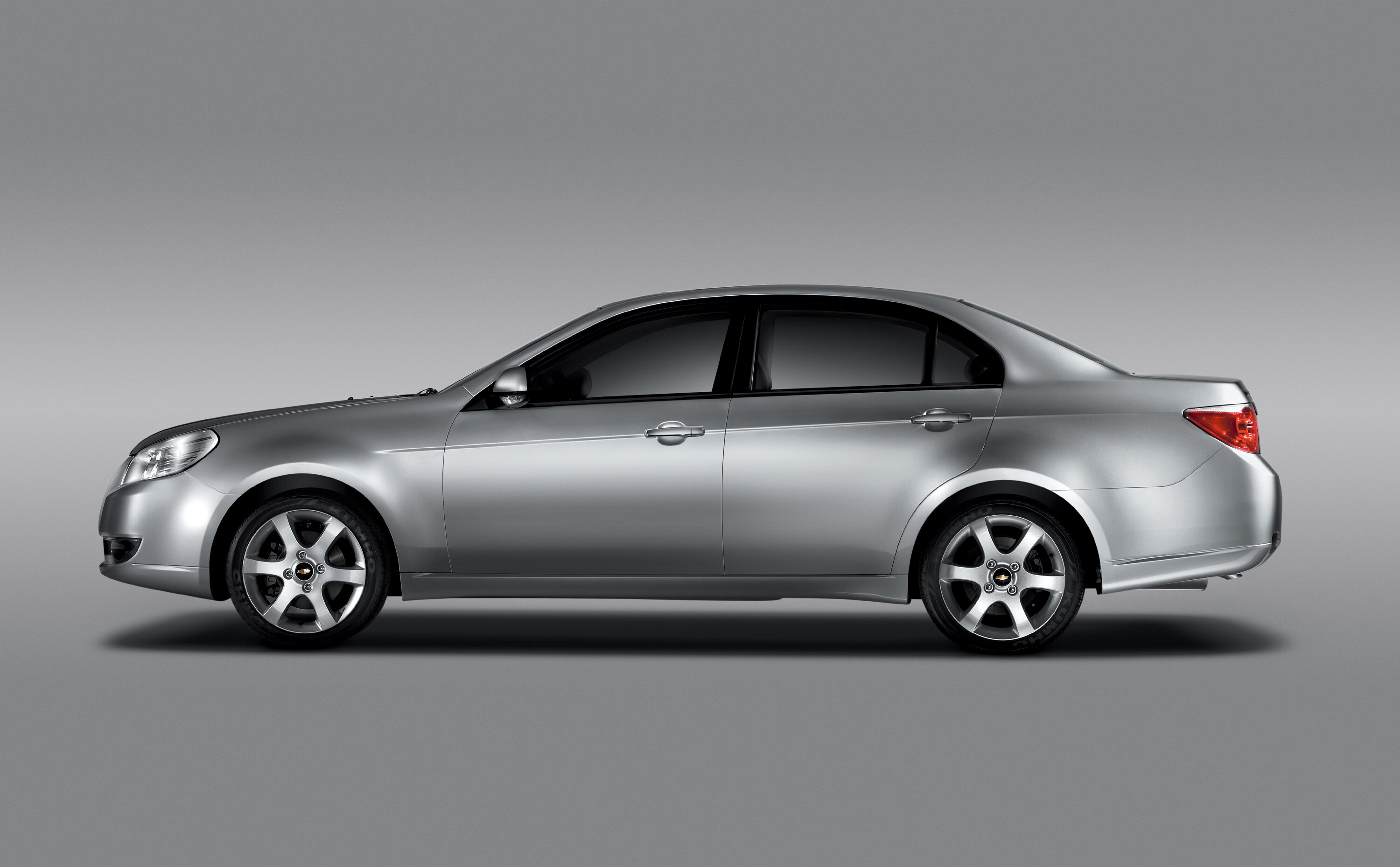Chevrolet Epica exterior - Side Profile