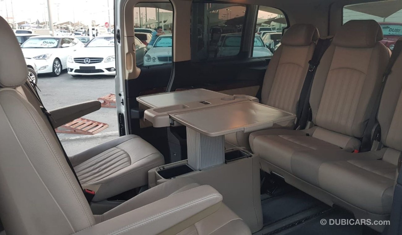 مرسيدس بنز فيانو Mercedes Benz v