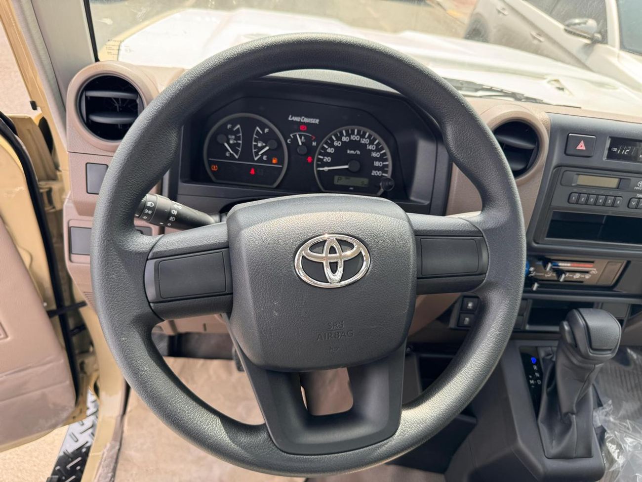 تويوتا لاند كروزر بيك آب 79 SC 4.0L PETROL AUTOMATIC  TRANSMISSION ( FOR RE-EXPORT ONLY )