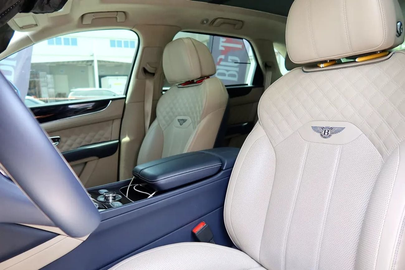 Bentley Bentayga AZURE | GCC Specs | Under Warranty | Accident Free