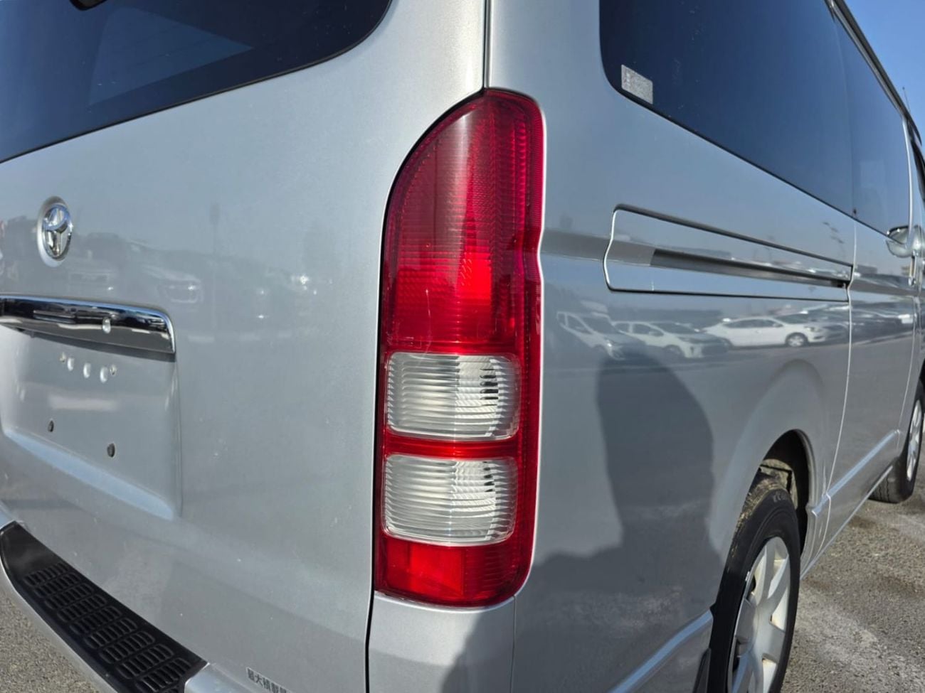 Toyota Hiace TOYOTA HIACE VAN RHD 2006 MODEL 2.0 L PETROL AUTOMATIC(PM36387)