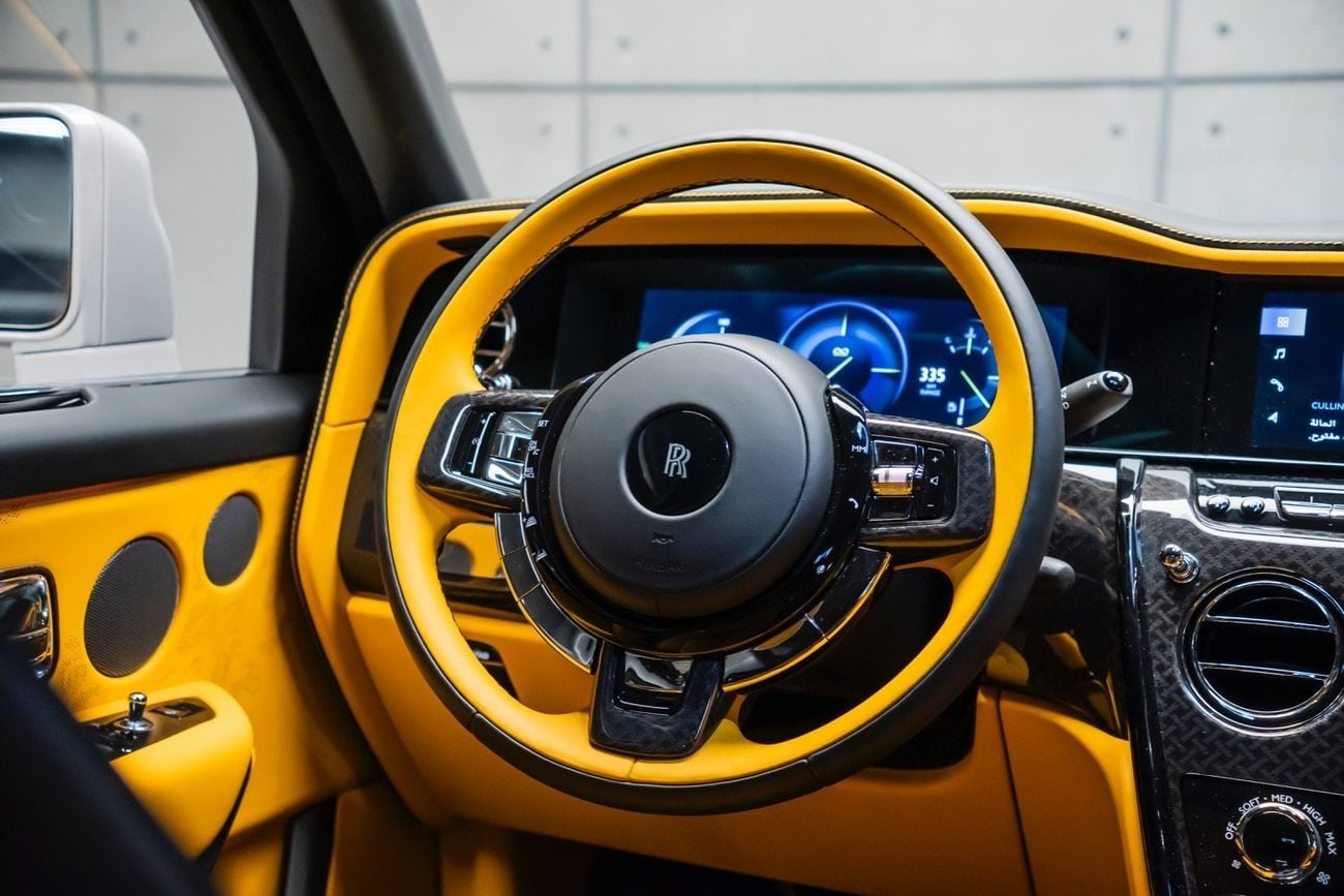 رولز رويس كولينان Rolls Royce cullinan  2025 GCC  Warranty and service AGMC  Black badge  2,900 km