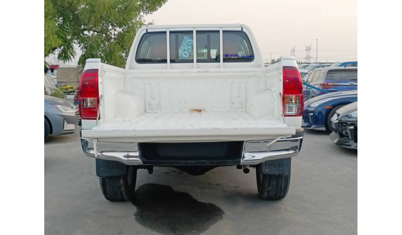 تويوتا هيلوكس V4 / 2.7L / A/T / ALLOY RIMS / DVD / 4WD (LOT # 26722 )