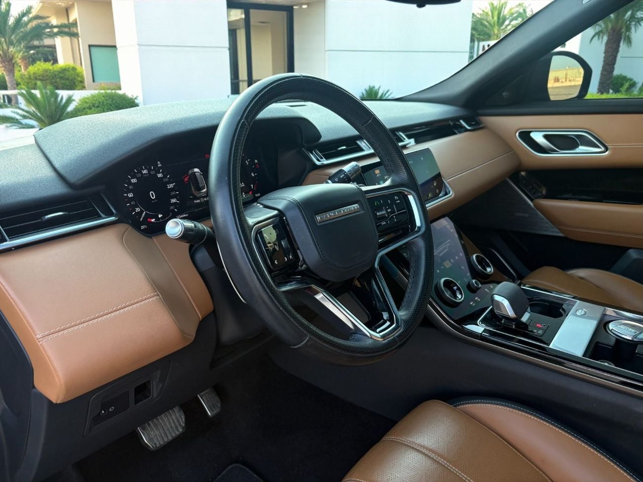 Land Rover Range Rover Velar P300 R-Dynamic HSE 2.0L RANGE ROVER VELAR P300 HSE R-DYNAMIC 3.0L TURBO A/T | 2021 | GCC SPECS | AED