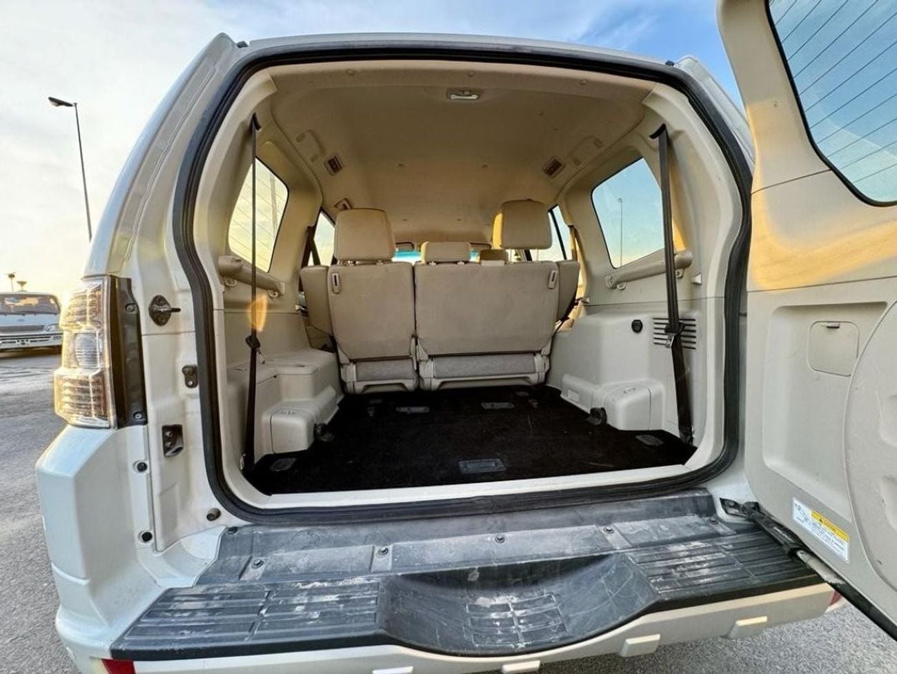 Mitsubishi Pajero GLS Base 3.5L (5 Seater)