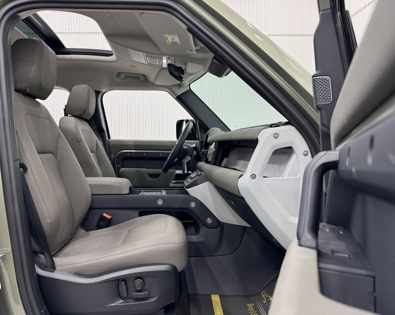 Land Rover Defender 110 SE P300 2.0L 2023 Land Rover Defender SE P300 110, Aug 2028 Land Rover Warranty, Very Low Kms, G