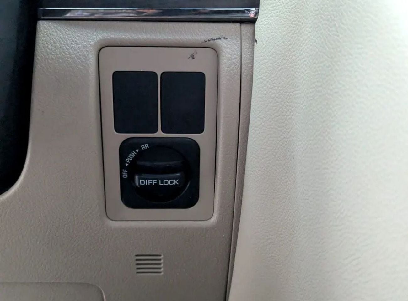 تويوتا لاند كروزر Toyota landcruise 2015Model Modified 2024Model GXR 4.0L Engine Colour Black Transmission Automatic I