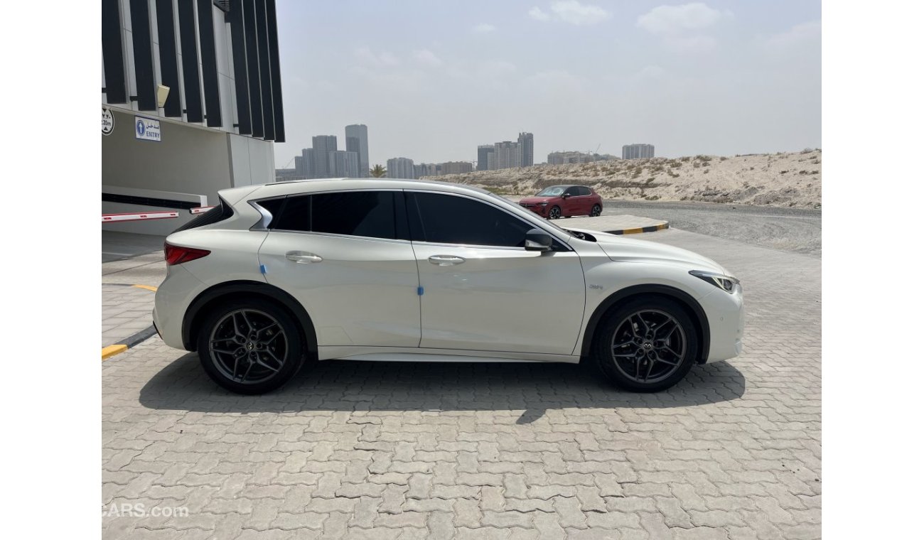 Infiniti Q30 Sport