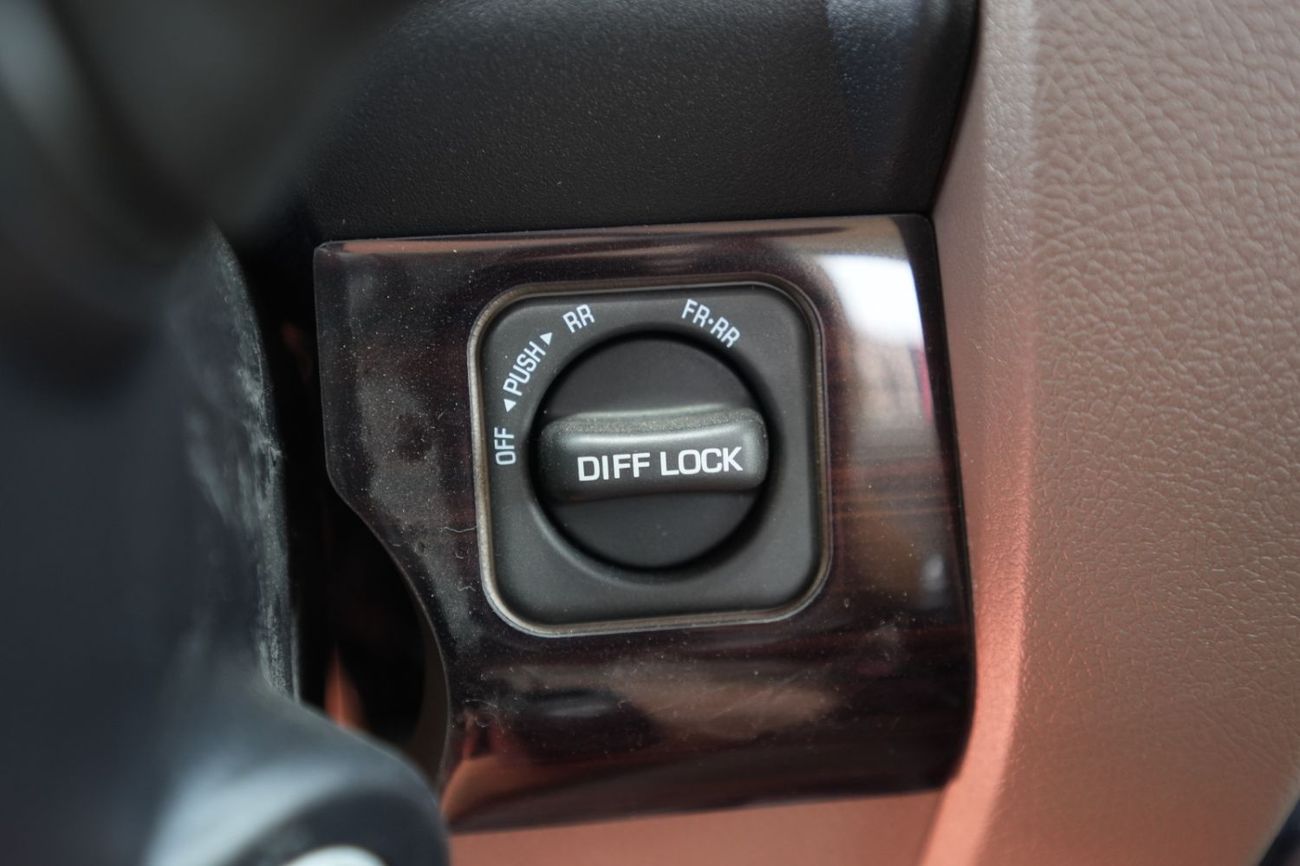 تويوتا لاند كروزر بيك آب TOYOTA LC79 PICK-UP SINGLE CABIN 4.0L V6 A/T  FULL OPTION MY26