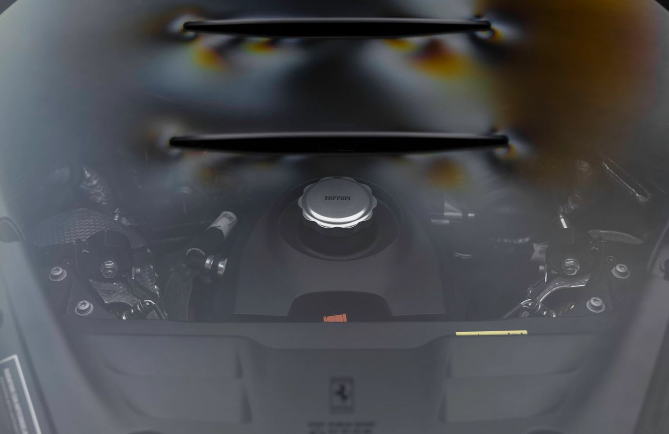 فيراري SF90 ستراديل 4.0L V8 Twin-Turbocharged Engine + eMotor