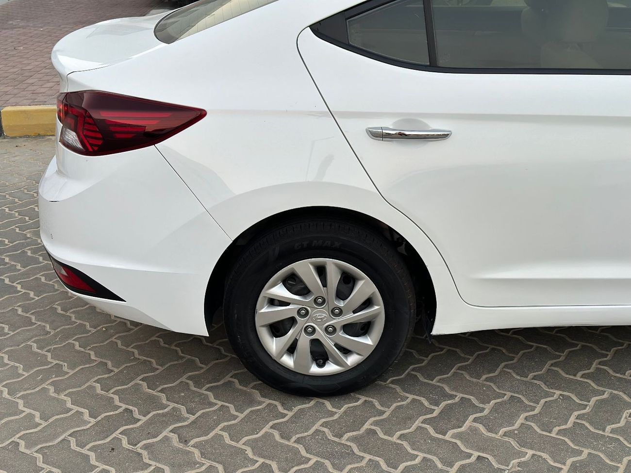 هيونداي إلانترا GL GCC