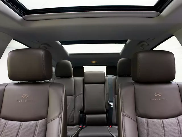 Infiniti JX35 interior - Seats
