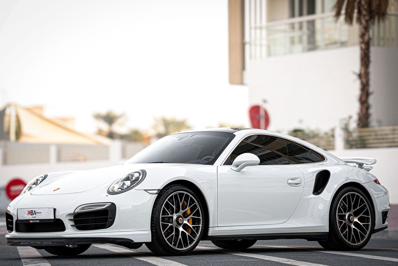 Porsche 911 Turbo S 3.8L (560 HP) Coupe