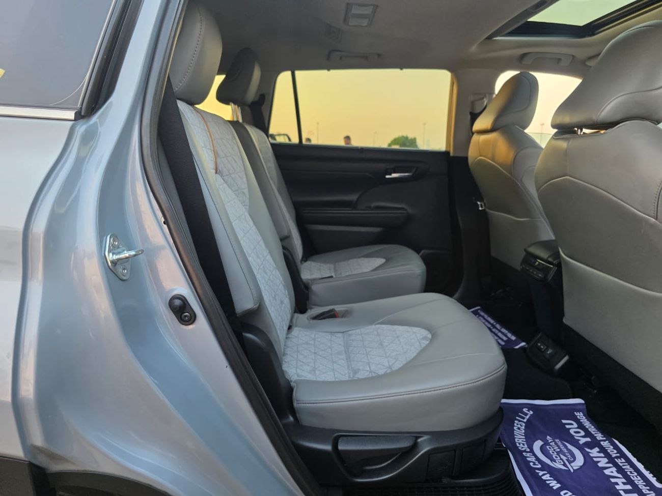 Toyota Highlander 2.5 Hybrid ( Bronze Edition) Sunroof, Push button, Trunk automatic and with spacial interior leather