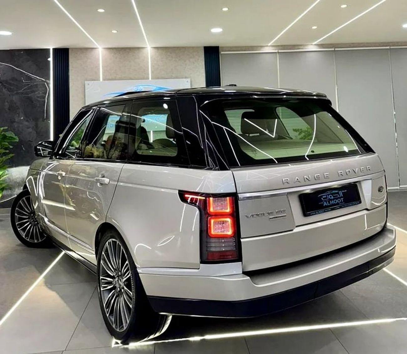 لاند روفر رينج روفر Supercharged 5.0L AUTOBIOGRAPHY GOLDEN RR VOGUE || GCC || SUPERCHARGED || TOP OPTIONS || FREE ACCOUN