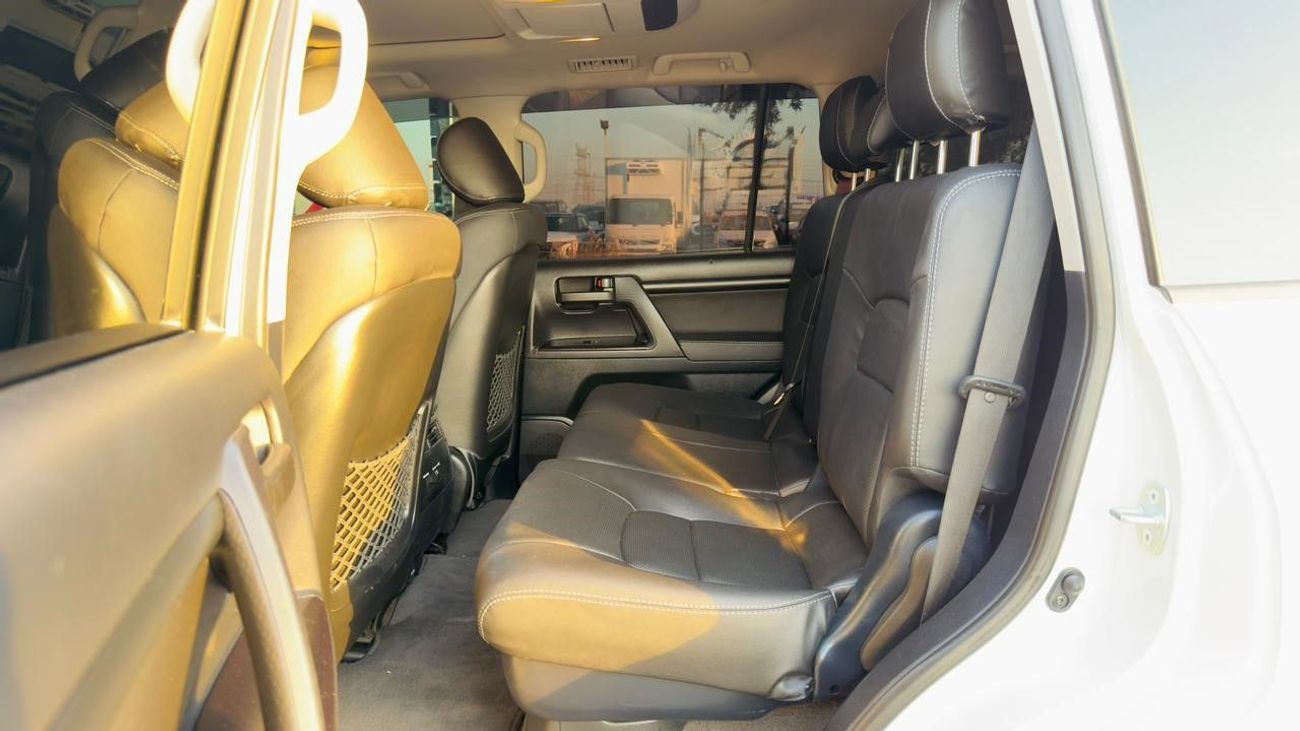 Toyota Land Cruiser PUSH START | V8 DIESEL ENGINE | SUNROOF | AUTOMATIC | PARKING SENSORS