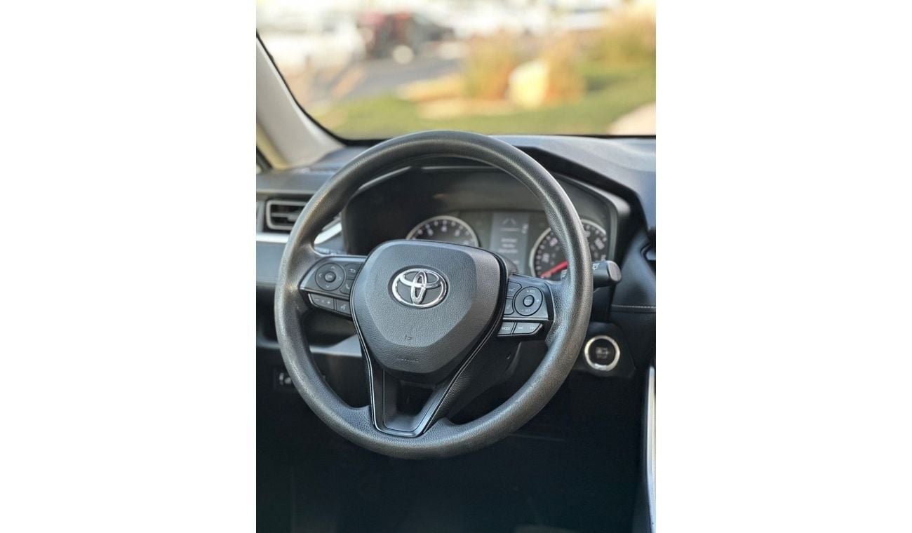 Toyota RAV4 XLE 4WD push start, leather seats,