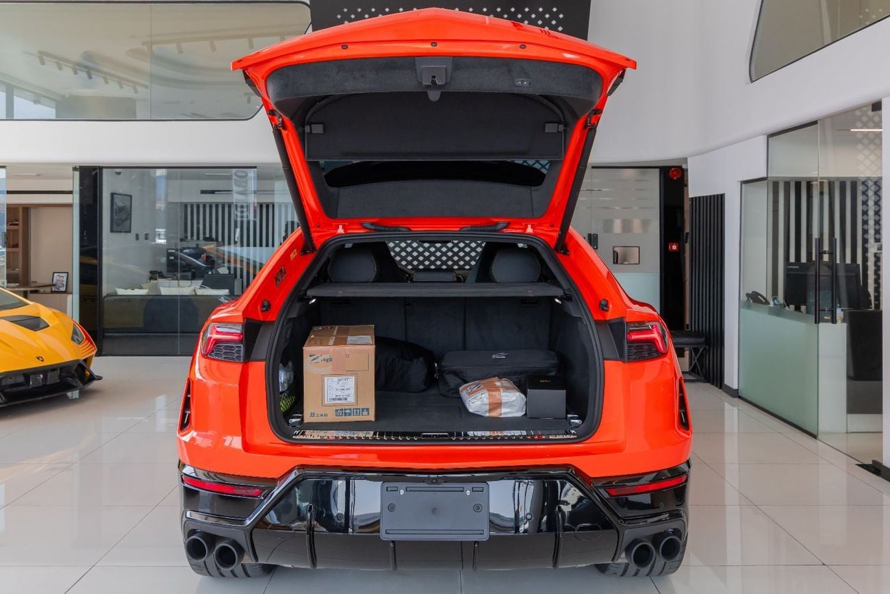 Lamborghini Urus SE Slightly Used | WARRANTY & SERVICE CONTRACT | FULL CARBON FIBER | 2025