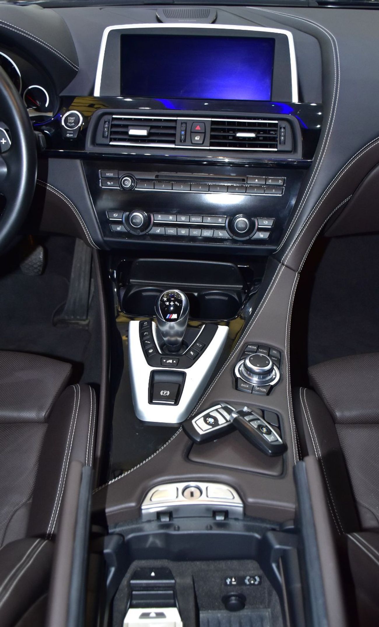 BMW M6 EXCELLENT DEAL for our BMW M6 Gran Coupe ( 2014 Model ) in Midnight Purple Color GCC Specs