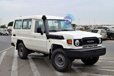 تويوتا لاند كروزر 70 2.8L Diesel 9 Seater 4WD Manual Euro 4
