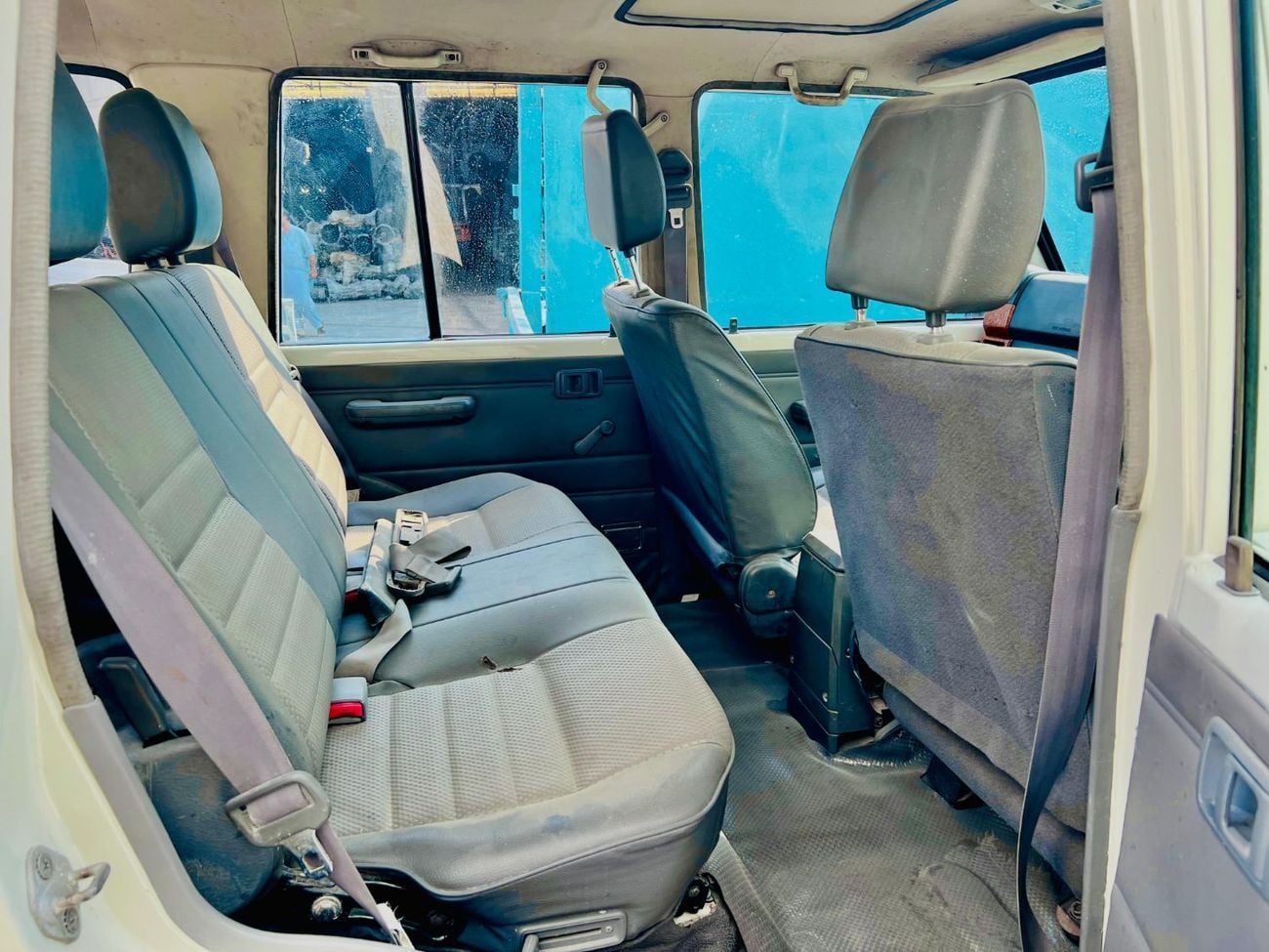 تويوتا لاند كروزر Toyota landcruise Hardtop 2011model 4.2 1HZ Diesel engine Colour White Transmission Manual Interior