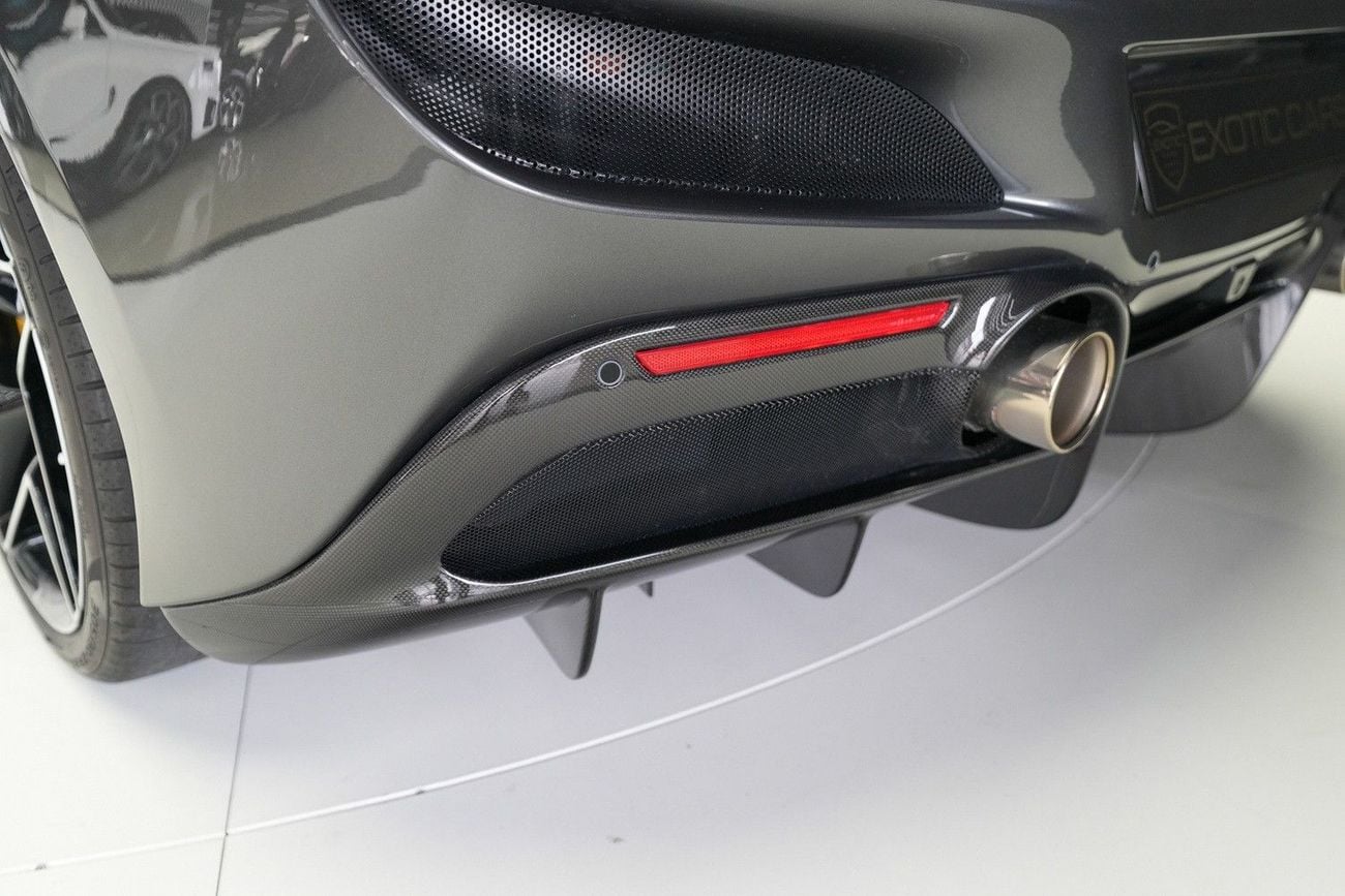 Ferrari F8 Spider STD