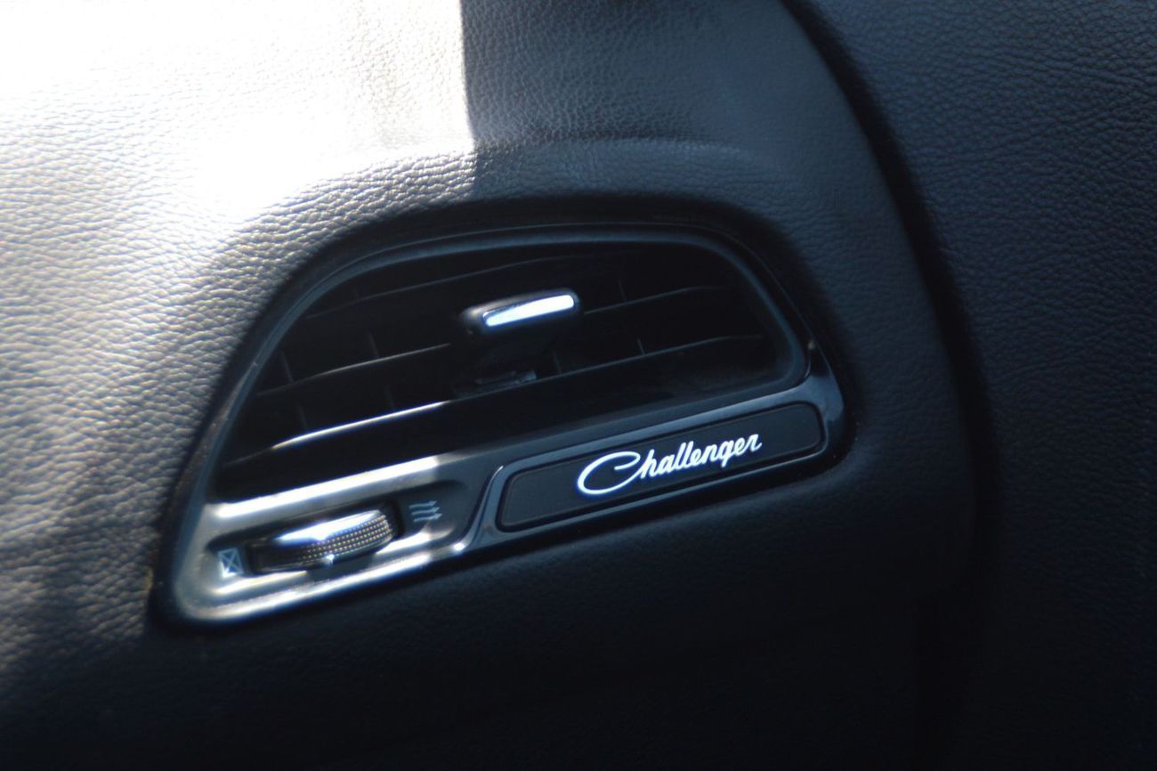 Dodge Challenger R/T 5.7L (370 HP) WHITE CLEAN V8 CAR IN BEST PRICE