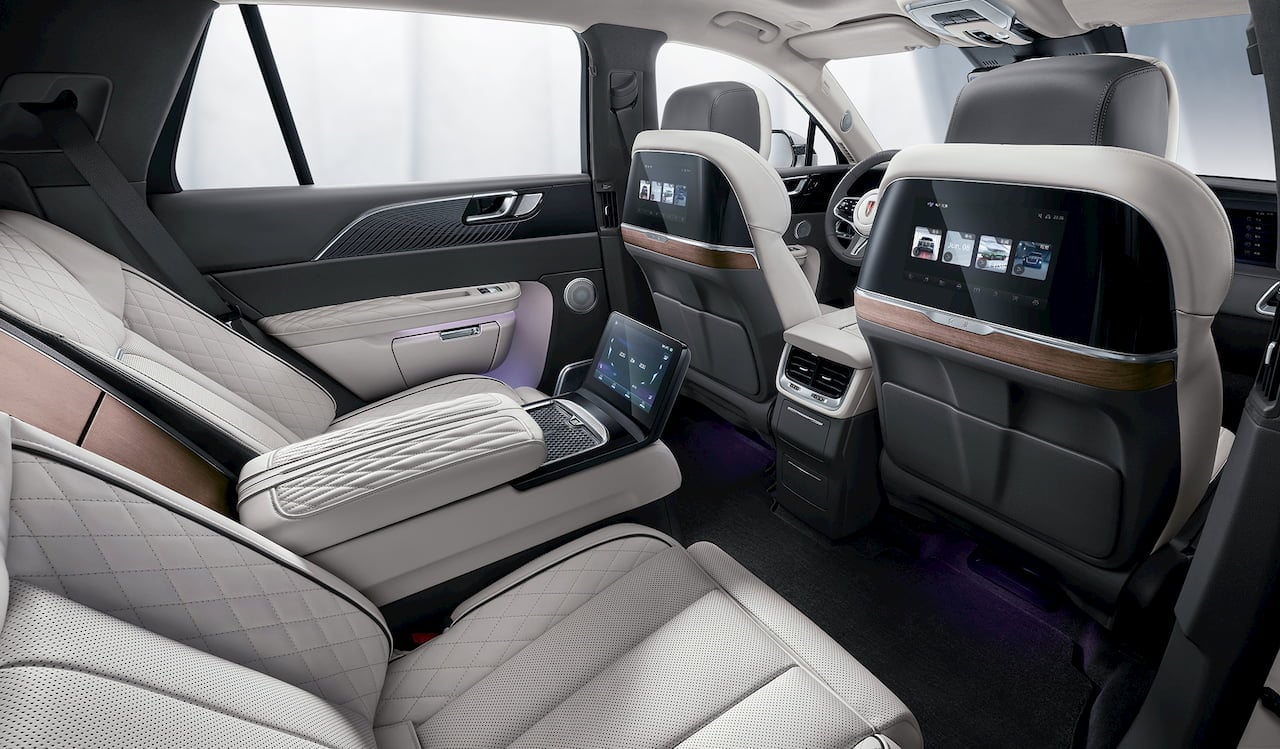 هونغكي E-HS9 interior - Rear Seat Entertainment