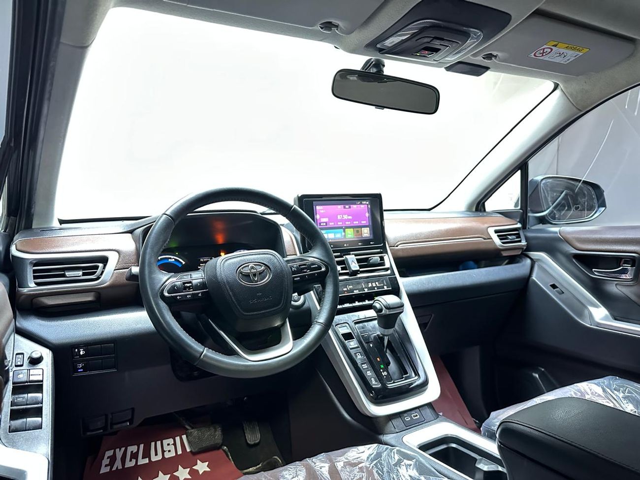 تويوتا إينوفا 2.0L HyCross 7S Hybrid