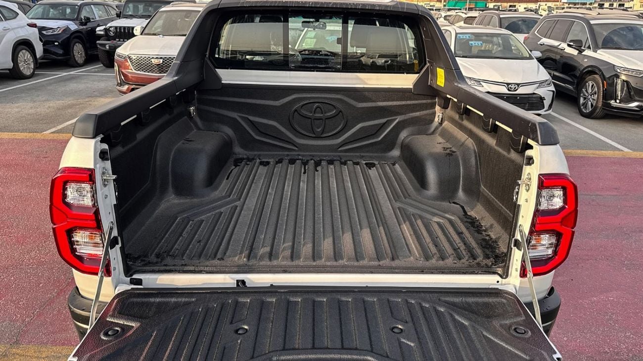 تويوتا هيلوكس 2025 TOYOTA HILUX ADVENTURE 4.0L PETROL V6 FULL OPTION  WITH PUSH START, DIGITAL CLOCK