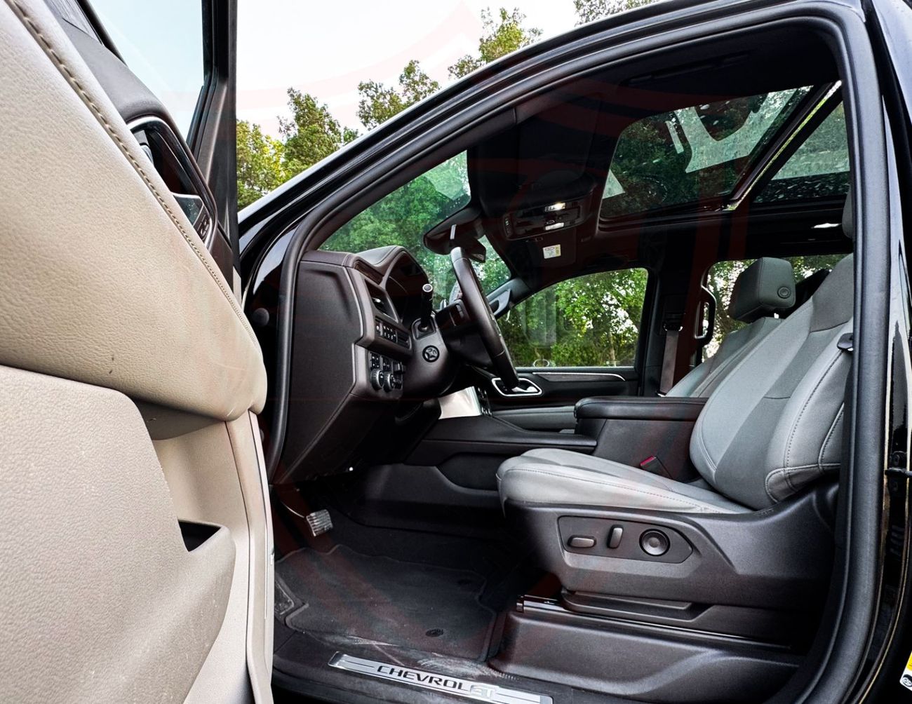 Chevrolet Suburban LT 5.3L 4WD Chevrolet Suburban | 5.3L | 2023 | GCC | Original Paint | Accident Free | Excellent Cond