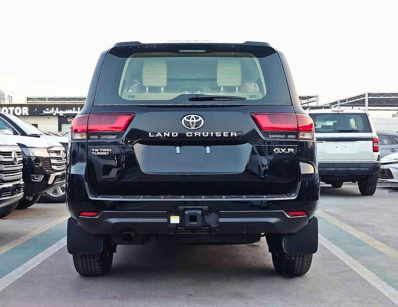 تويوتا لاند كروزر LC300 GXR / 3.3L V6 DIESEL / MID-STD DVD / DRIVER PWR SEAT / SUNROOF (CODE # GXR-G1)