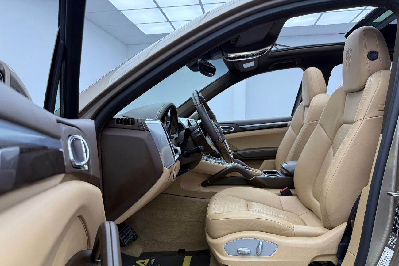 Porsche Cayenne Std 3.6L 2016 Porsche Cayenne, Full Service History, Excellent Condition, GCC