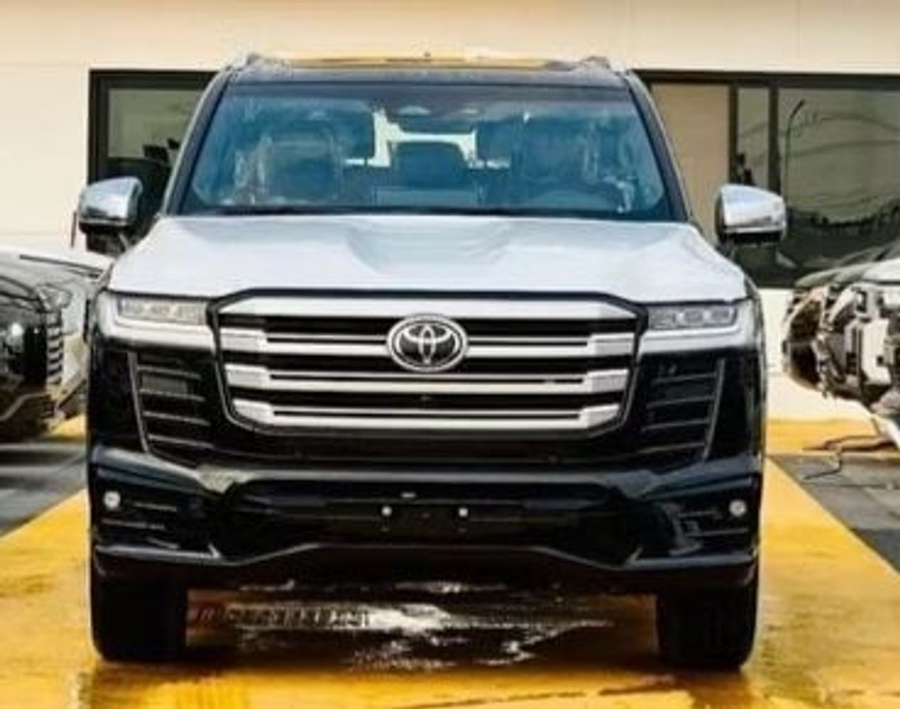 تويوتا لاند كروزر Toyota landcruise 2026Model Twin turbo 3.5L VXR V6 Colour Black Interior Red push start Transmission