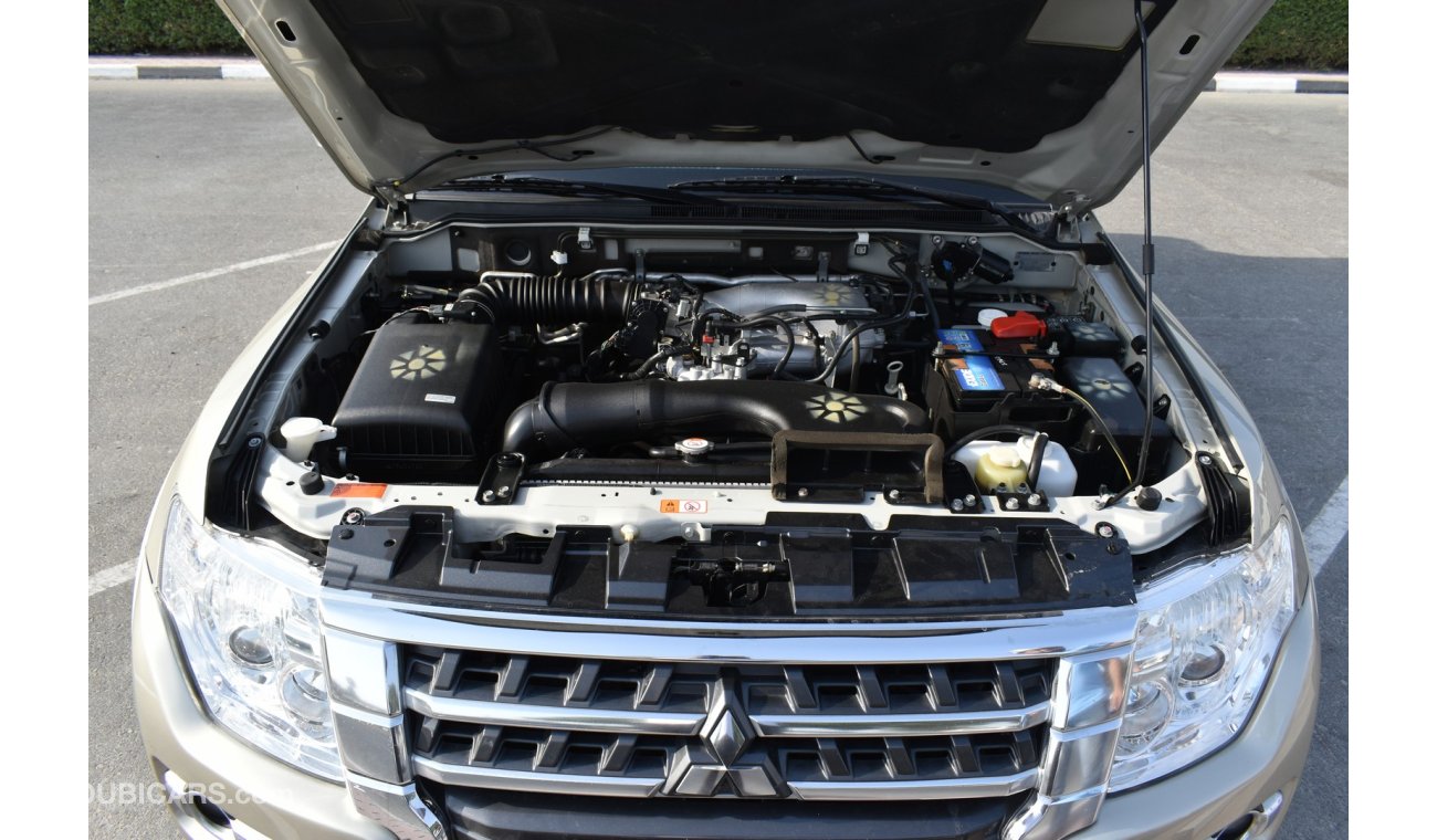 Mitsubishi Pajero 3.5 V6 - GLS - GCC Spec - Gold (Premium Options)