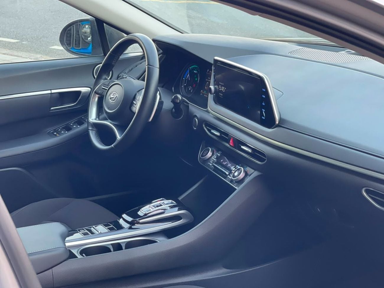 Hyundai Sonata SE / V4 HYBRID / BIG RIMS / RADAR / BLIND SPOTS / WIRLESS CHARGE / BOSE SOUND SYSTEM