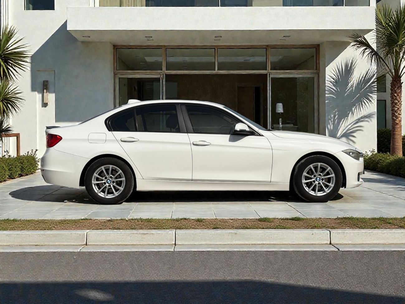 BMW 316i 316i 1.6T A/T | 2015 | GCC SPECS | AED 29,900