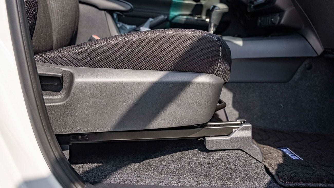 Toyota Hilux 2025 Toyota Hilux Adventure SR5 4.0L AT Petrol (White-Black)