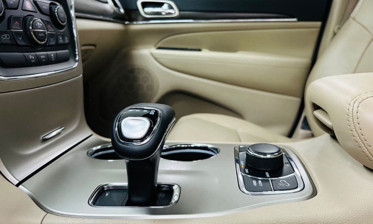 Jeep Grand Cherokee Limited GCC .. Original  Paint .. Perfect Condition .. Full Options .. V6