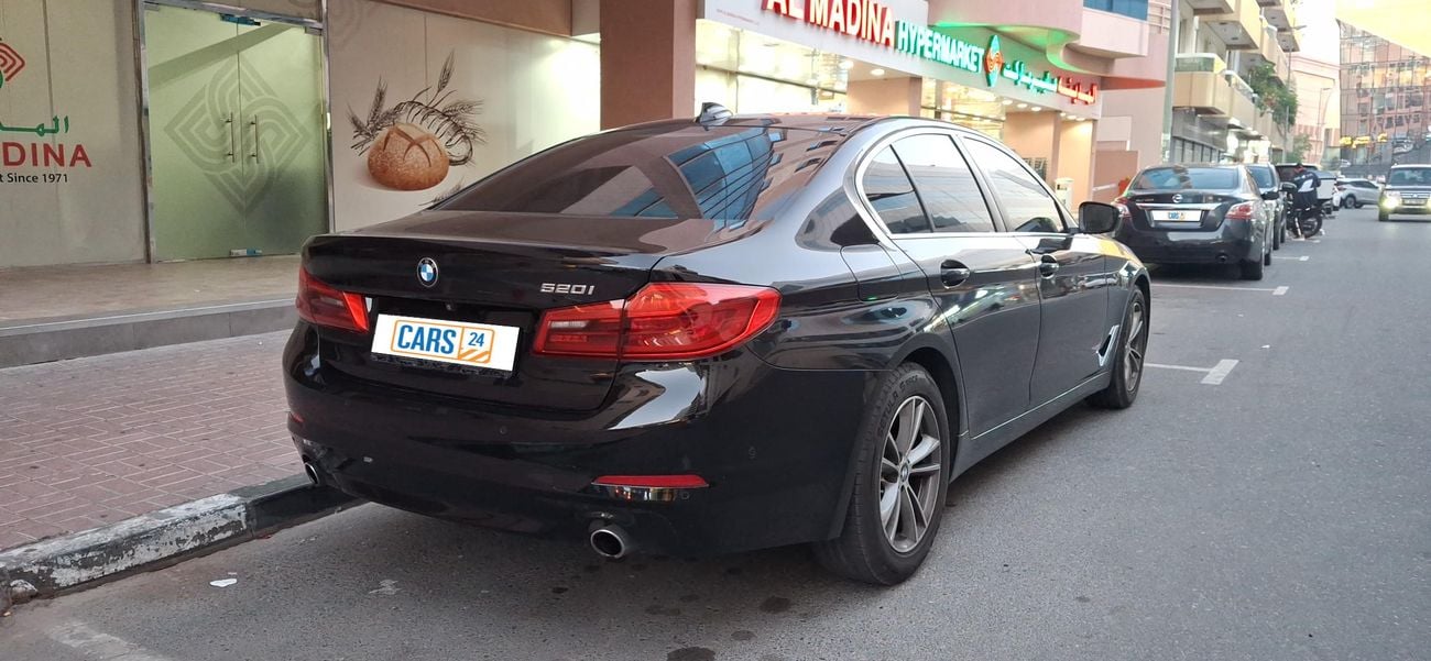 بي أم دبليو 520i EXCLUSIVE 2 | بدون دفعة مقدمة | اختبار القيادة في المنزل