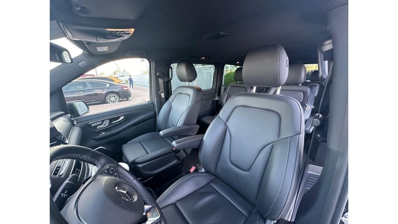 Mercedes-Benz V 300 V-300 deisel 2023 FULL OPITION // UNDER WARRANTY // ORGINAL PAINT // PERFECT CONDOITION