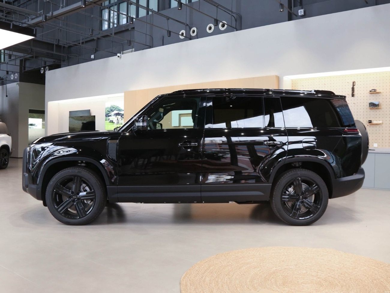 ROX 01 ROX01 2025 – Long Range, 6-Seater VIP Edition with kitchen